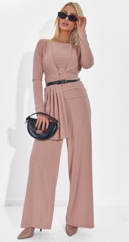 Костюми жіночі