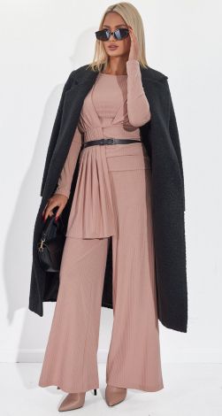 Костюми жіночі