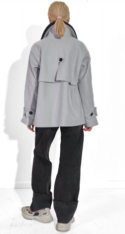 Жіночий верхній одяг