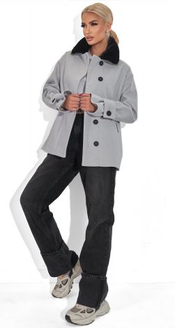 Жіночий верхній одяг