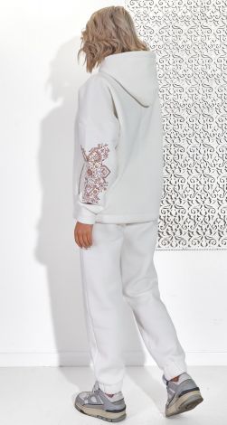 Костюми жіночі