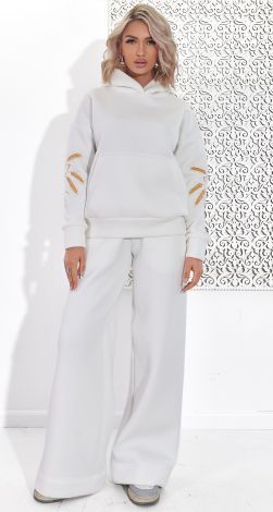 Теплий костюм з  вишивкою