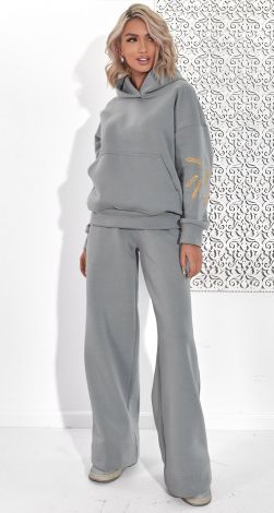 Теплий костюм з  вишивкою