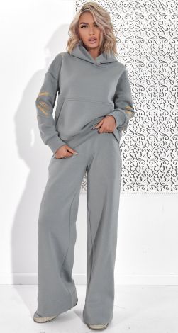 Теплий костюм з  вишивкою