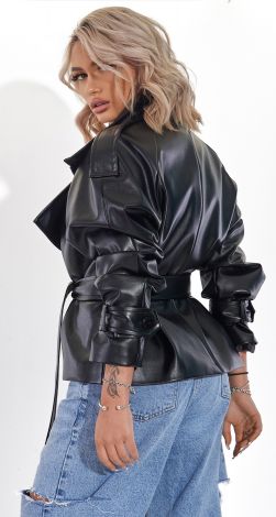 Жіночий верхній одяг