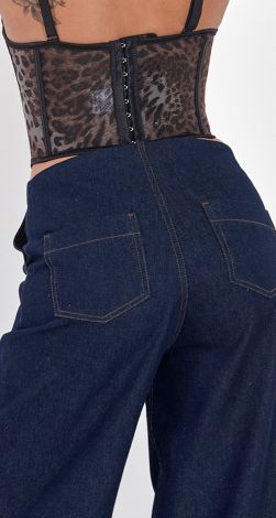 Костюмы женские