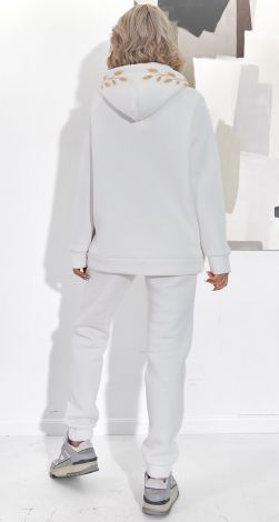 Костюмы женские