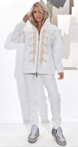 Костюмы женские