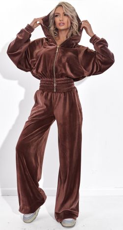 Головний тренд сезону - велюровий костюм