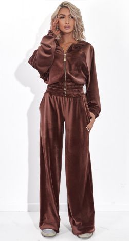 Головний тренд сезону - велюровий костюм