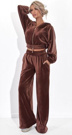 Костюми жіночі