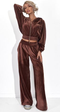 Головний тренд сезону - велюровий костюм