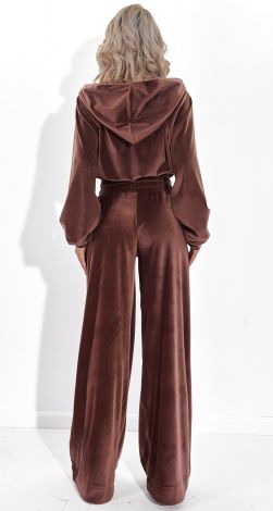 Костюми жіночі