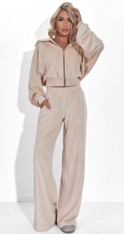 Костюмы женские