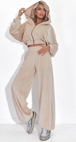 Головний тренд сезону - велюровий костюм