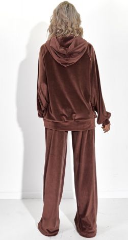 Костюми жіночі