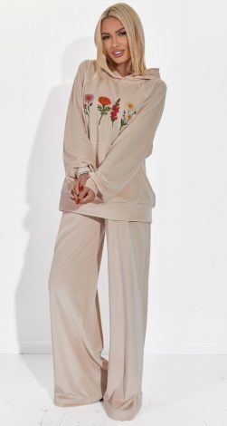 Костюми жіночі