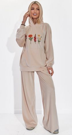 Костюми жіночі