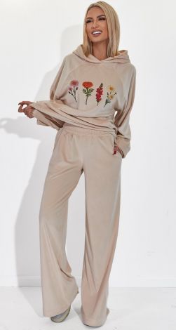 Костюми жіночі