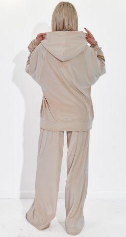 Костюми жіночі