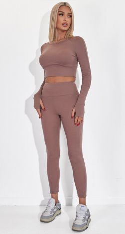 Костюми жіночі