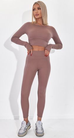 Костюми жіночі