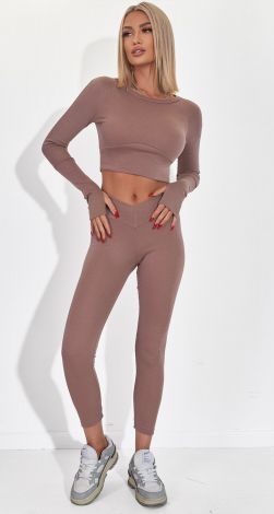 Костюмы женские