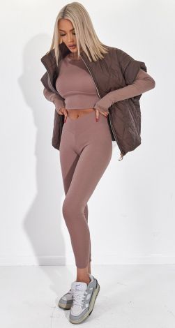 Костюмы женские