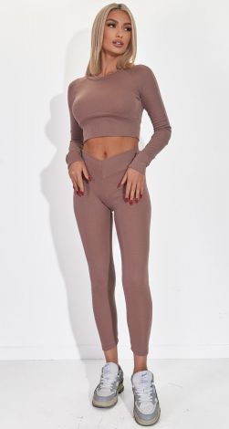 Костюмы женские