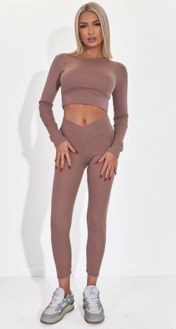 Костюмы женские