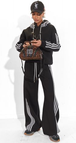 Костюми жіночі