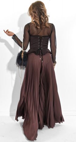 Красивий формуючий корсет у трендовому кольорі.