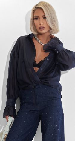 Красивая синяя рубашка