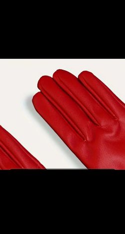 Красные кожаные перчатки