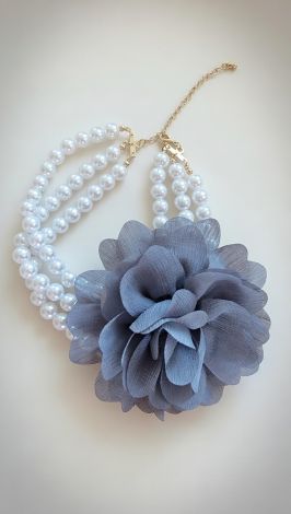 Жемчужный чокер с акцентным цветком
