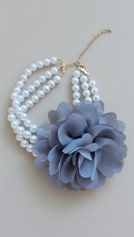Жемчужный чокер с акцентным цветком