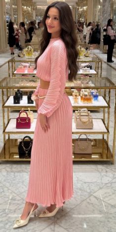 Костюмы женские