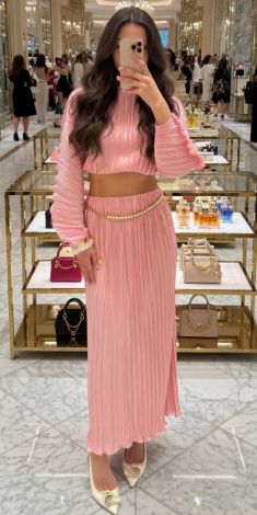 Розовый костюм плиссе