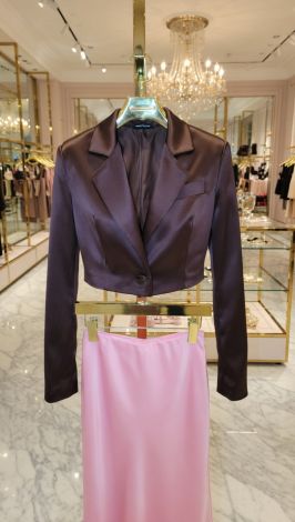 Укороченный пиджак, создающий настроение