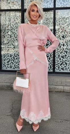 Костюмы женские