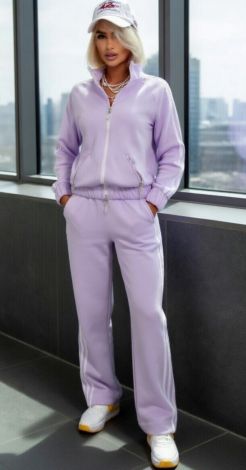 Костюмы женские