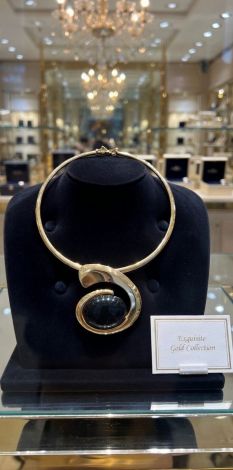 Статусне кольє з чорним глянцем