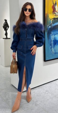 Костюмы женские