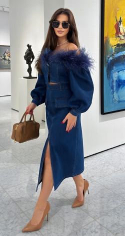 Костюмы женские