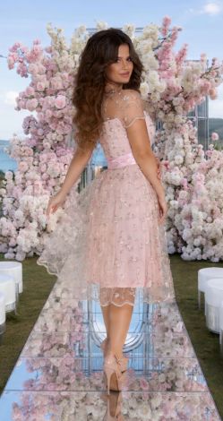 Elegant dress with floral embroidery