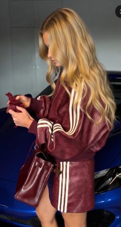 Sport Chic в оттенке бургунди: Твой самый смелый выход