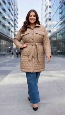 Облегченная куртка в трендовом оттенке .