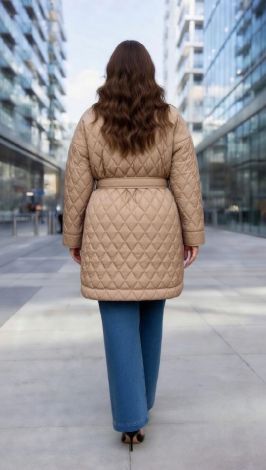 Облегченная куртка в трендовом оттенке .