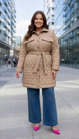 Облегченная куртка в трендовом оттенке .