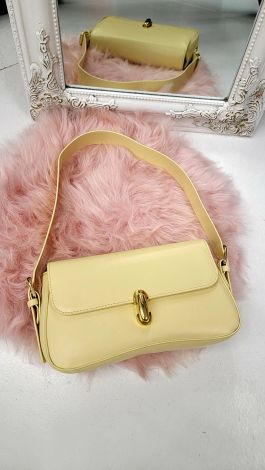 Солнечный акцент: Сумочка в оттенке «нежный лимон»
